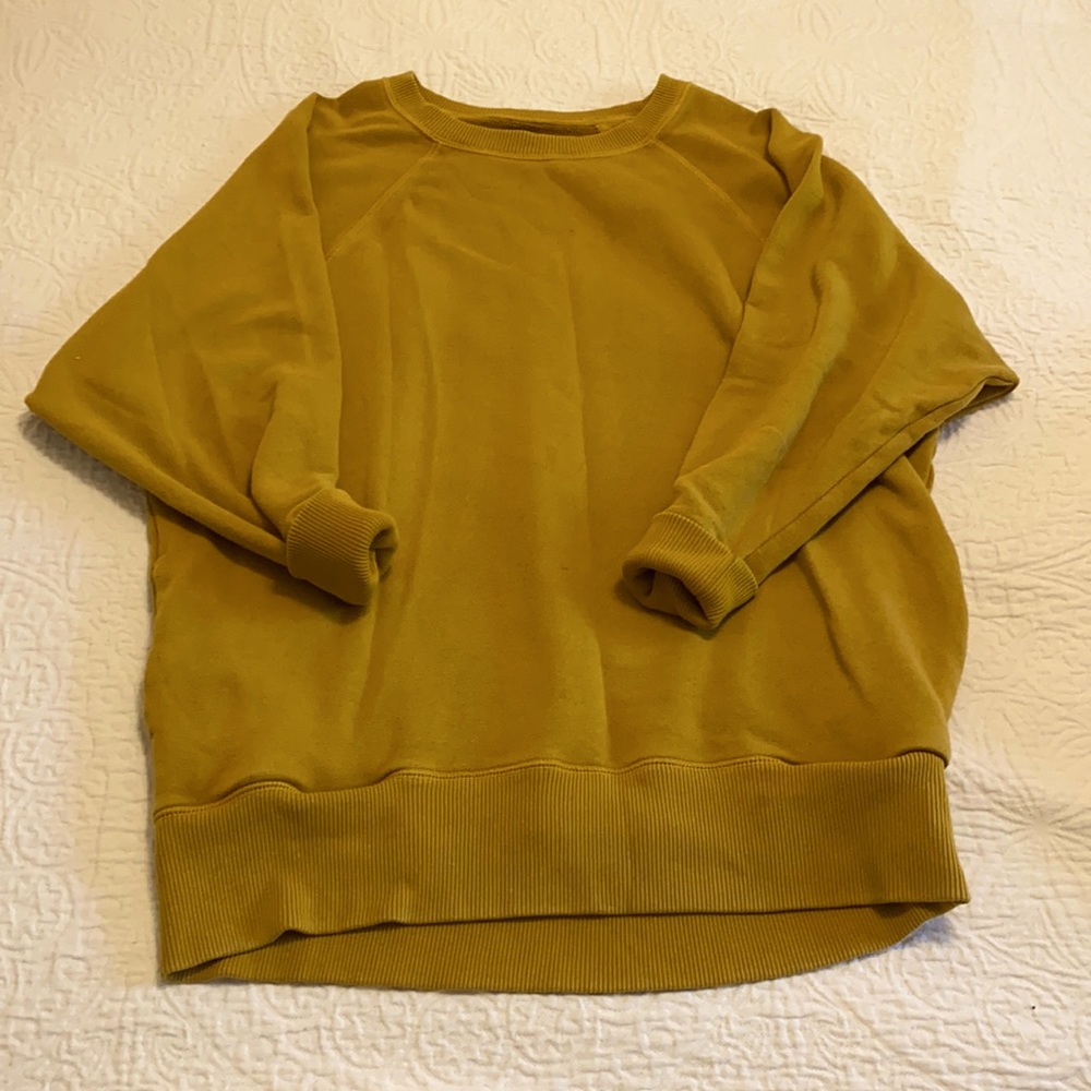 Oversized mustard yellow sweatshirt 💛